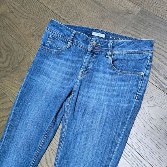 Burberry Brit Kensignton Low Rise Skinny Slim Jeans in Medium Wash - Picture 5 of 14